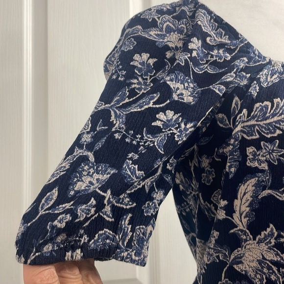 Pheasant Blouse Navy - Beige/Blue Floral Pattern Square Neck Puff Sleeve SizeXS - Picture 3 of 8
